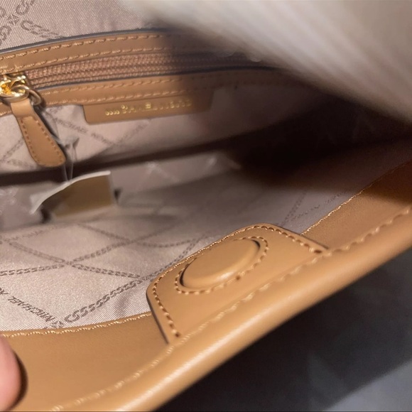 NWT Woman's Handbags / Michael Kors/ Luisa/ Large/North South/ Messenger/Peanut - Picture 12 of 13